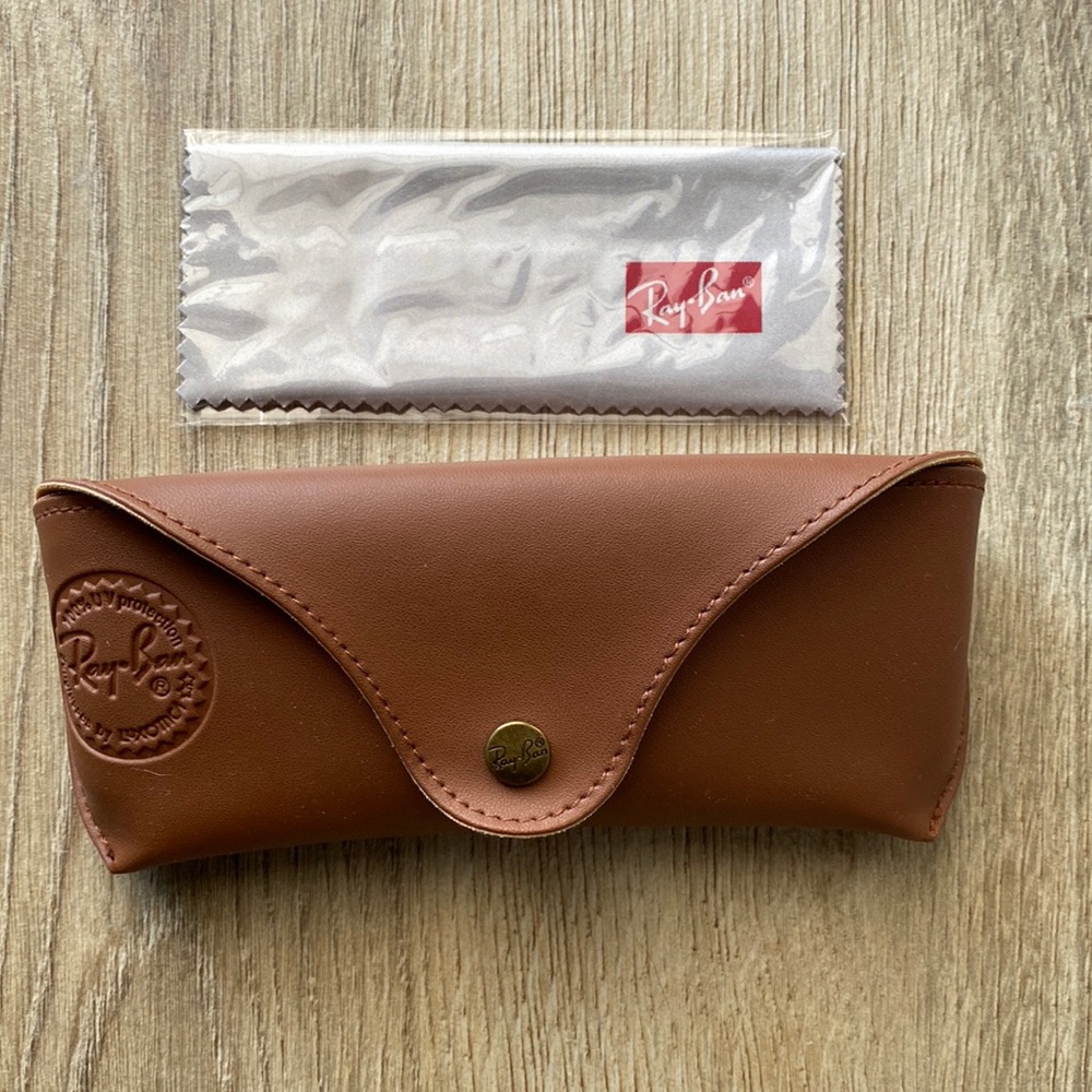 Ray-Ban Brown case